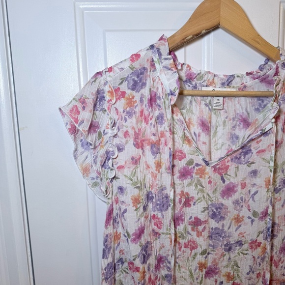 Chic Floral V-Neck Blouse - Picture 3 of 7